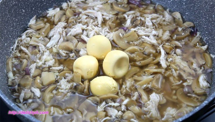 Chicken and Mushrooms Sotanghon